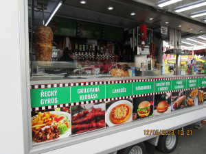 Langoše, trdelníky, kebab. Hygienici kontrolovali jídlo na ždárské pouti i na Světovém poháru ve Vysočina aréně