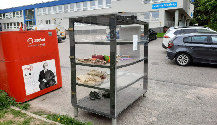 Obsah skříně během dnešního odpoledne