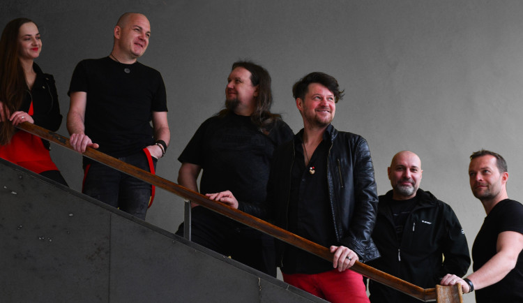 Jihlavská kapela OČI slaví velký úspěch, ve velké konkurenci se probojovala do užšího finále soutěže Šance Muzikus