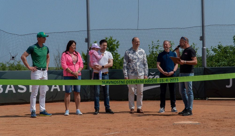 Oficiálně na novém. Mladí jihlavští baseballisté v sobotu slavnostně otevřeli zrekonstruované hřiště