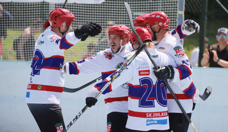 Hokejbalisté SK Jihlava jsou krok od druholigové trofeje, proti Sudoměřicím vyhráli oba finálové duely