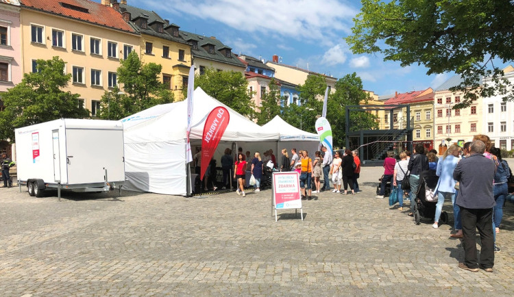 Téměř čtyři sta lidí v Jihlavě si nechalo prohlédnout znaménka. Melanom byl odhalen u 22 vyšetřených