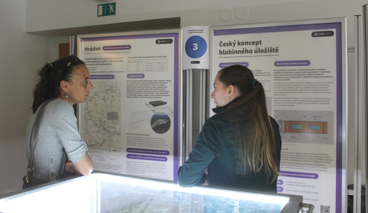 Den se SÚRAO: Odborníci na Křemešníku mluvili s veřejností. Drahá zbytečná taškařice, myslí si aktivistka