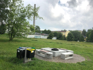 Novému grilovišti v Jihlavě zatím příliš nepřálo počasí. Během prvního měsíce sloužilo spíš jako lavička