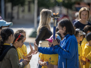 Děti v Jihlavě se dnes zapojily do Mírového běhu. Nejvíc jich bylo ze ZŠ Kollárova a Křížová