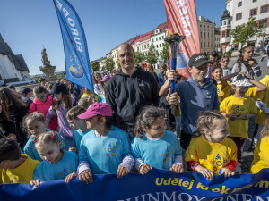 Děti v Jihlavě se dnes zapojily do Mírového běhu. Nejvíc jich bylo ze ZŠ Kollárova a Křížová