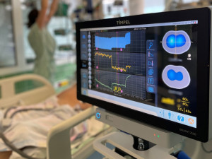 Plíce pacientů na ARO v Jihlavě sleduje nový přístroj. Stál téměř 2,5 milionu korun