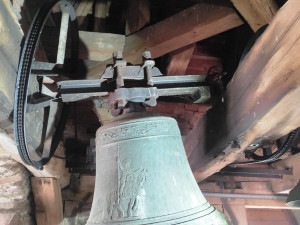 Stačilo málo a došlo by k neštěstí. Díky mláděti poštolky se v Cerekvi dozvěděli o poruše zvonu v kostele