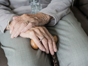 Vysočina chce testovat nové technologie v péči o seniory. Zapojit by se mohl i robot Robin