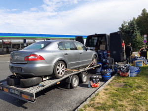 VIDEO: Rumun vezl přes Vysočinu 307 lahví nezdaněného alkoholu. Hrozí mu až pětimilionová pokuta