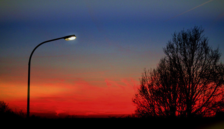 Vyškov si pořídí nové lampy. Posvítí pěším u oblíbené stezky