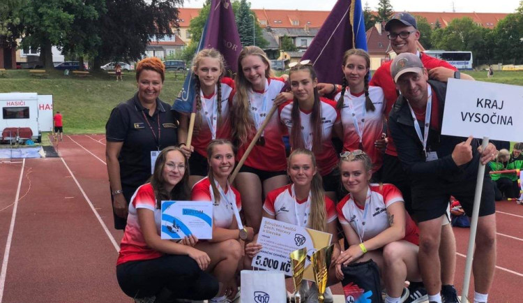 Úspěšné hasičky z Panské Lhoty.