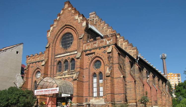Konec nákupům na tržnici. Synagogu v Meziříčí převzalo město, to tam bude pořádat různé akce