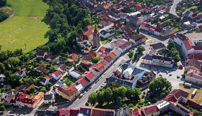 Přibyslav vyhlásila architektonickou soutěž na opravu Bechyňova náměstí.