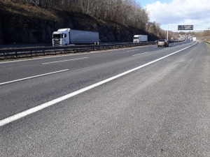 Problémy na D1: Odpolední nehoda zablokovala provoz na hodinu, večer se ve směru na Brno střetlo šest aut