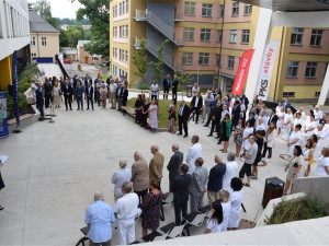 FOTO: Pelhřimovská nemocnice má nový Pavilon péče o rodinu. Podívejte se, jak to uvnitř vypadá