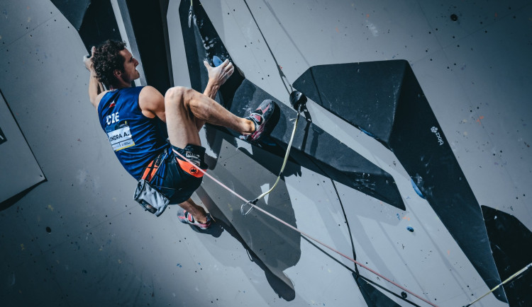 Horolezec Adam Ondra.