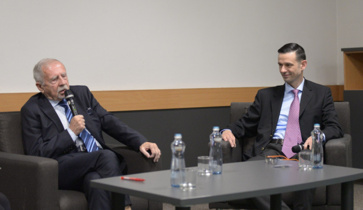 Napíšu Pavlovi, hrozí senátorům ombudsman Křeček kvůli předčasným důchodům