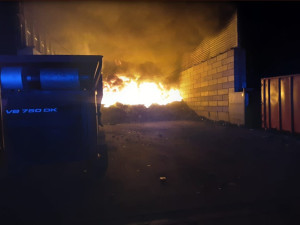 FOTO: Další požár v jihlavském Enviropolu. O situaci byli informováni obyvatelé sedmi okolních obcí