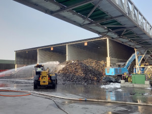 Příčinou nočního požáru v Enviropolu jsou zřejmě baterie, které zahořely v meziskladu, říká jihlavská firma