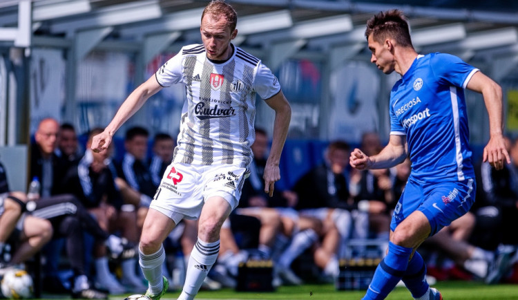 Čmelík na odchodu z Dynama? Do Hradce Králové ho láká trenér Weber