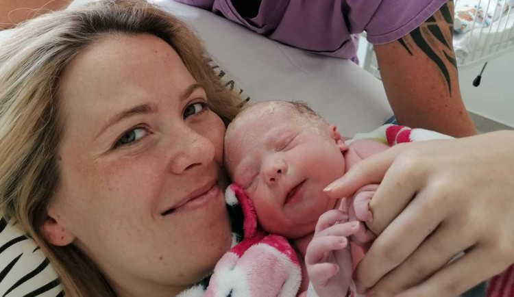 První miminko, holčička Eliška, které se narodilo v novém pavilonu pelhřimovské nemocnice