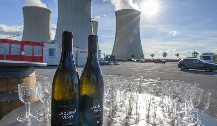 Kolem dukovanské elektrárny bylo živo. Turistické pochody, poslední promítání nebo ochutnávka jaderného vína