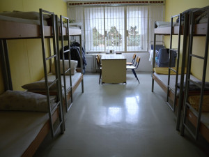 Šest dozorců ze světelské věznice dostalo za spoutání odsouzené ženy podmínky, na místě se odvolali