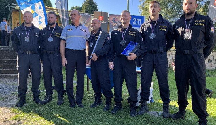 Policisté z Vysočiny vyhráli soutěž v Budislavi. Znovu ukázali, že jsou zdatní, umí střílet a zachovat chladnou hlavu