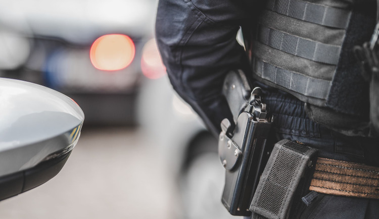 Všude jsou policisté, psali lidé při pátrání. Zda hledali vraha, není jisté