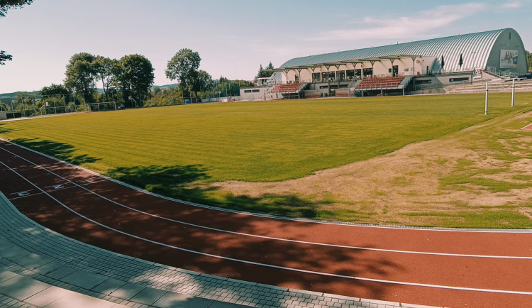 FOTO: Sportovní stadion Sokola v Telči prošel celkovou rekonstrukcí