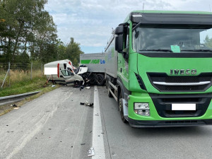 Na dálnici D1 na Vysočině zemřel při dopolední nehodě řidič dodávky