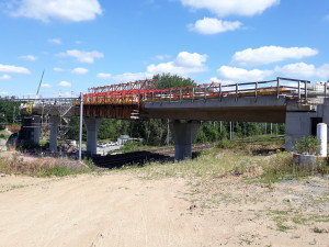 FOTO: Na nový obchvat Havlíčkova Brodu padne skoro 40 tisíc tun asfaltu. Hotový bude do Vánoc