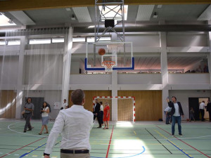 FOTO: Florbal, volejbal či házená. Nová sportovní hala ve Žďáru je hotová, vyšla na 143 milionů korun