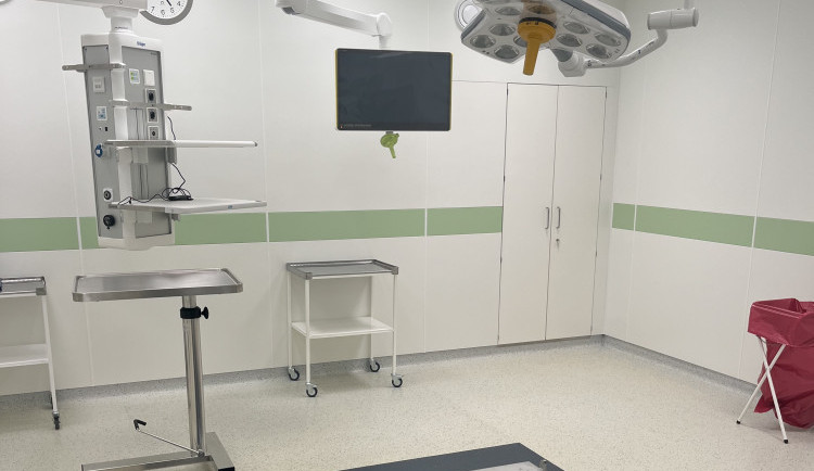 Ode dneška v novém. Lékaři v jihlavské nemocnici v devět hodin poprvé operovali na zrekonstruovaných sálech 