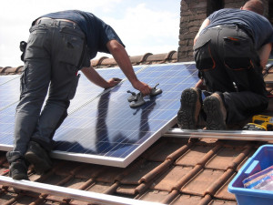 Velké i malé obce na Vysočině dávají fotovoltaické panely na střechy škol i kulturních domů