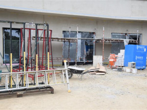 Podívejte se, jak pokračuje stavba krajského hospice za 83 milionů. V pondělí se začnou betonovat podlahy