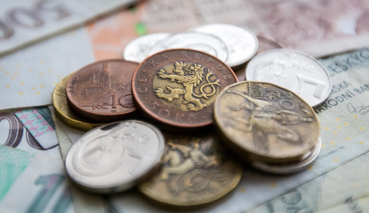 Ministerstvo navrhuje zvýšit od ledna minimální mzdu o 1600, nebo o 2100 korun