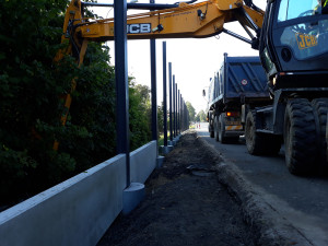 VIDEO: U Škrdlovic a Stržanova už rostou protihlukové stěny. V místě je ale i nadále dopravní omezení