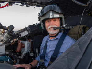Prezident Pavel zakončil dvoudenní cestu na základně v Náměšti, proletěl se i ve vrtulníku