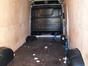 Bělorus převážel přes Vysočinu 33 migrantů. Vezl je v nelidských podmínkách, hrozí mu osmileté vězení