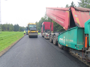 Rekonstrukce silnice na Havlíčkobrodsku jde do finále. Dělníci opravili výtluky, povrch a svodidla