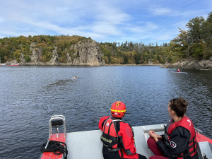 Andrea Klementová jako první v historii podélně přeplavala Dalešickou přehradu. V chladné vodě urazila přes 17 kilometrů
