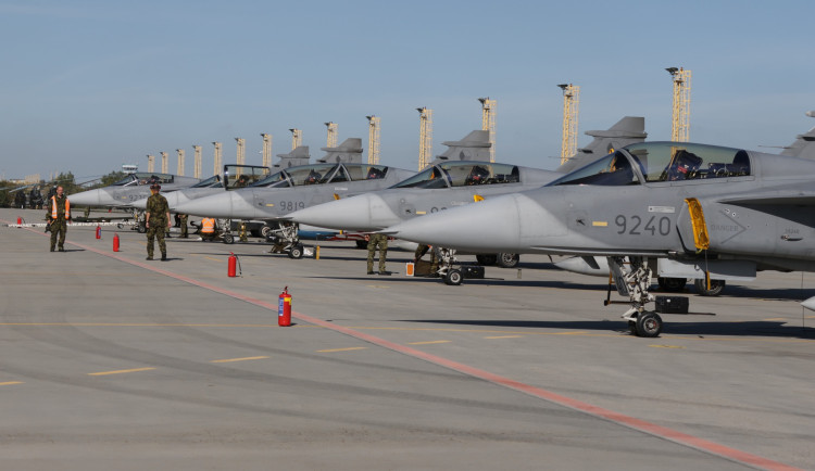 Šest stíhaček Gripen je dočasně v Náměšti nad Oslavou, kvůli údržbě jejich domovské základny