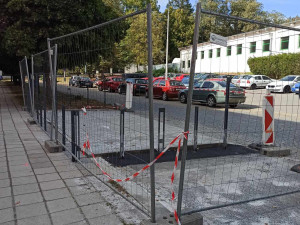 ANKETA: V Jihlavě vznikají vylepšená kontejnerová stání. Radnice na ně letos vyčlenila více než 4,5 milionu