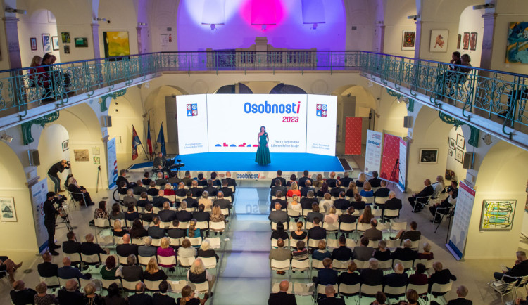 Poctu hejtmana letos získalo osm osobností z různých profesí