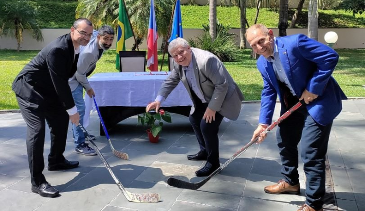 Hokej pod palmami? Brazilci se budou učit hrát hokej v České republice, s Duklou podepsali spolupráci