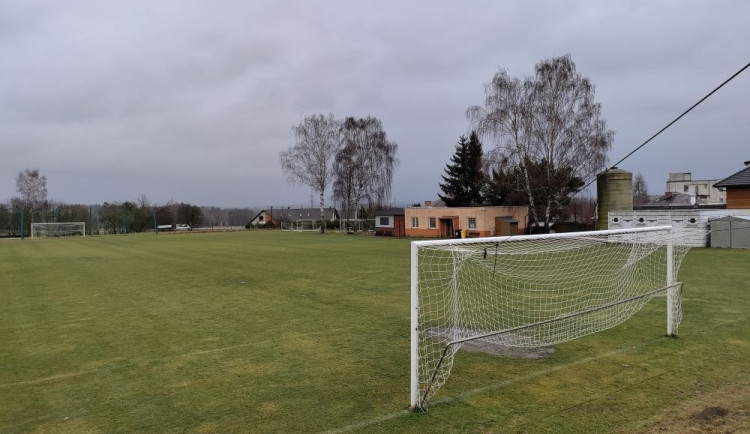 Fotbalové hřiště v Antonínově Dole.
