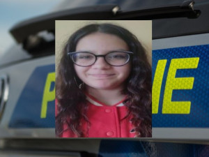 Policie znovu hledá třináctiletou dívku z dětského domova, která utekla z vycházky. Má na sobě roztrhané džíny