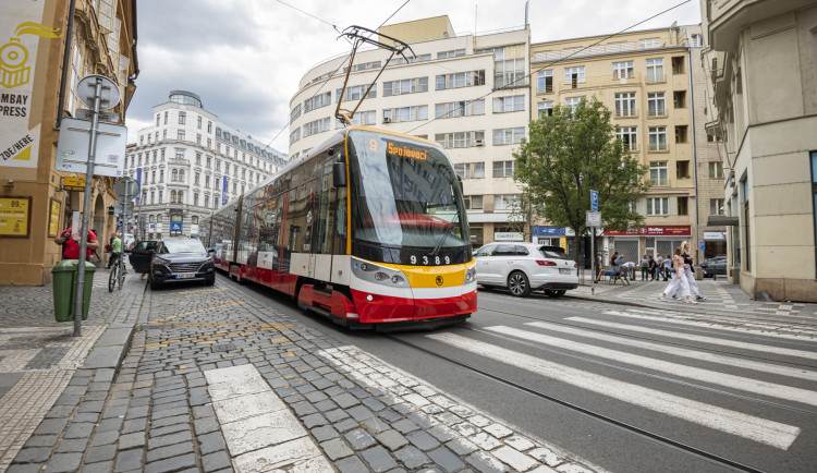 Mezi Jindřišskou a Lazarskou nepojedou tramvaje. Budou se opravovat koleje